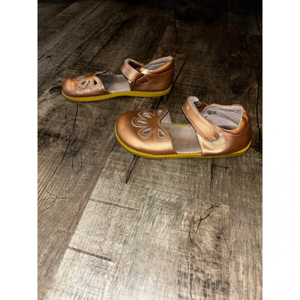 Livie & Luca Rose Gold Metallic Leather Petal Mary Jane Shoes Girls Size 2